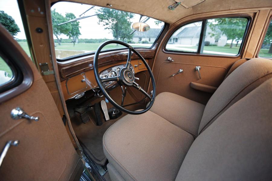  Pierce-Arrow 12 Model Sedan 1934 года  (фото 30 из 32)